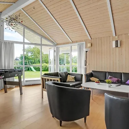 4 Bedroom Gorgeous In Hébergement de vacances *