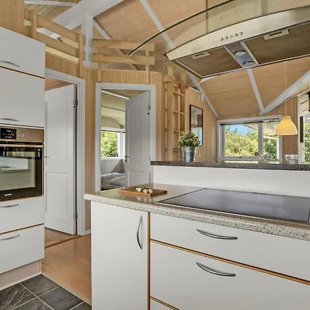 4 Bedroom Gorgeous In Hébergement de vacances Børkop