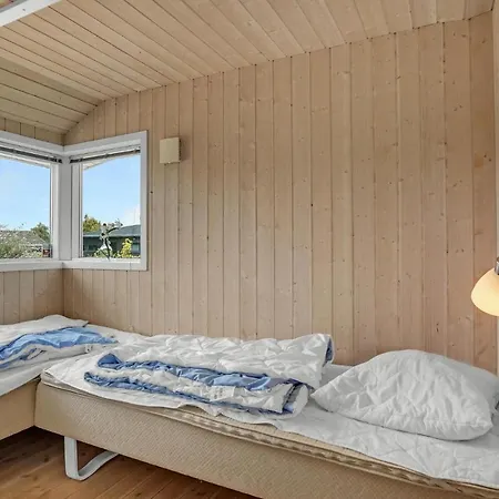 4 Bedroom Gorgeous In Hébergement de vacances Børkop