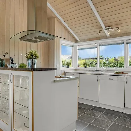 4 Bedroom Gorgeous In *