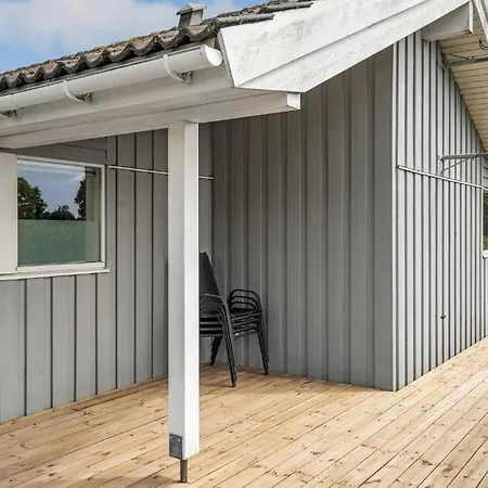 4 Bedroom Gorgeous In Hébergement de vacances Børkop